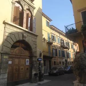 Protezione Della Giovane - Female Hostel Verona
